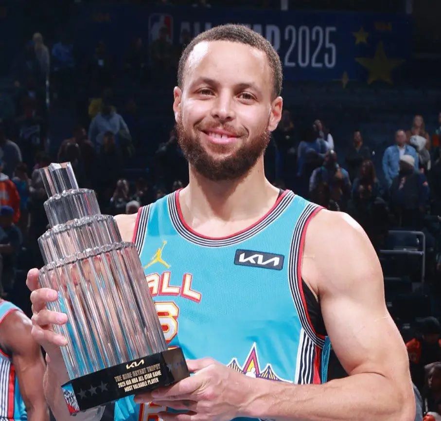 开云- 库里和詹姆士打奥运会对加拿大图片 