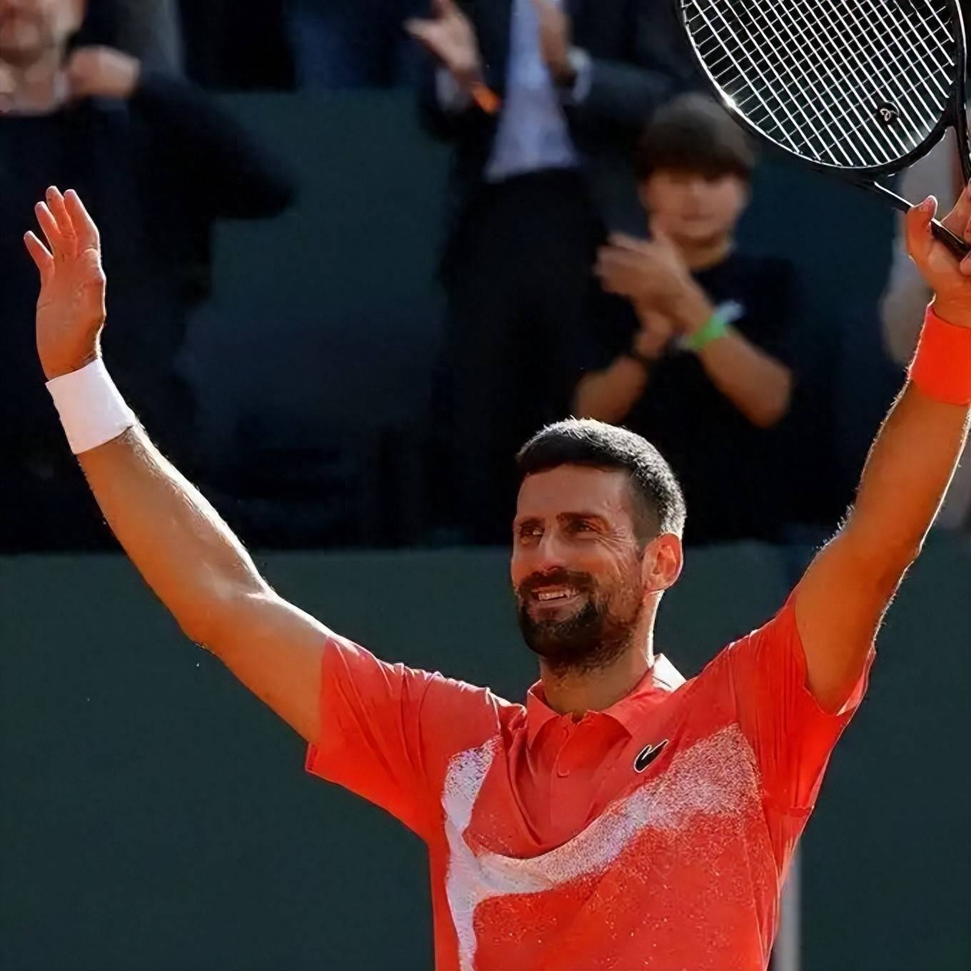 开云体育-关于夺冠首场状态出色，DWG观众沸腾！，德约科维奇重返赛场再创辉煌时刻的信息