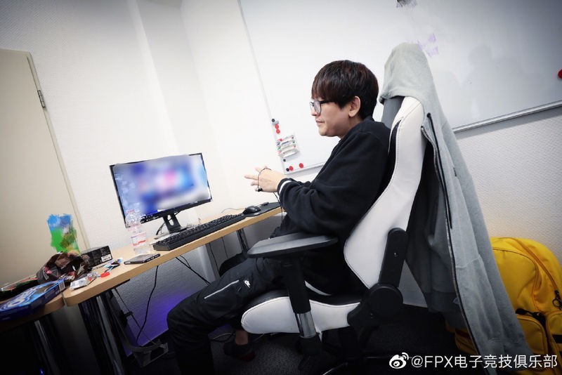 开云-关于Karsa迎来七赛季高光表现，DWG球迷沸腾！的信息